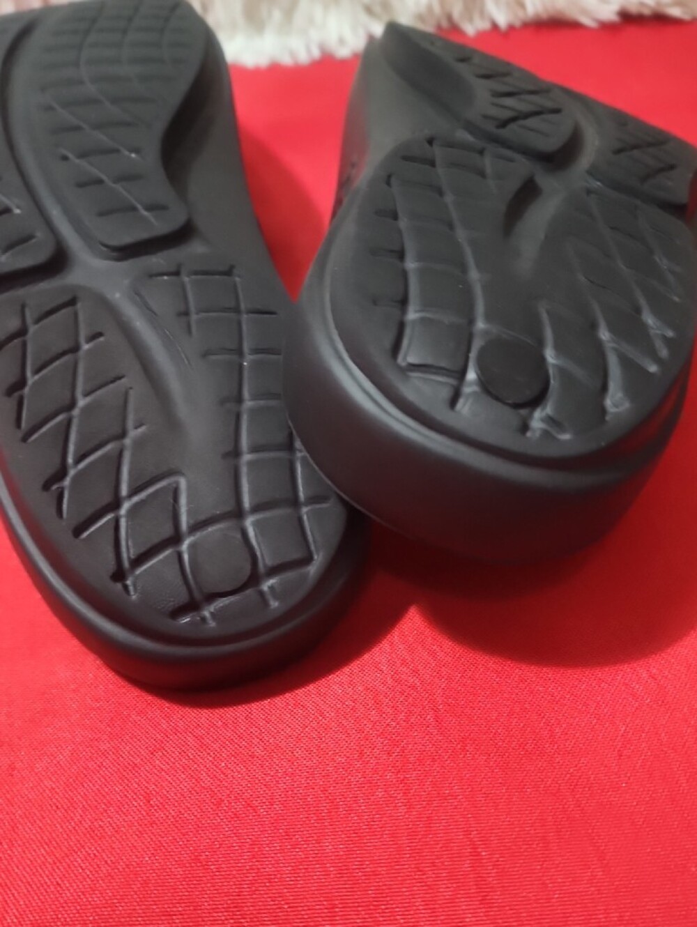OOFOS Oolala Black Women’s Foam Flip Flop Sandals - Picture 9 of 10
